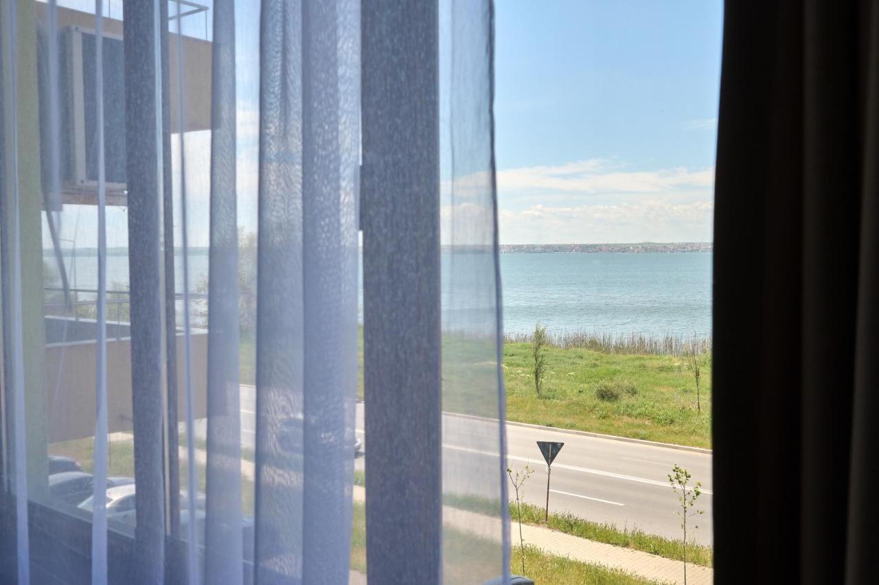 Alina Lake View Apartment Мамая Екстериор снимка
